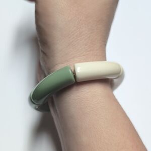 203 Cream and Green‎ Beaded Bracelet